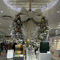 Picture of Luxurious Hanging Wreath
