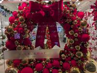 Picture of Dallas Showroom Photo Op – Gilded Grandeur Wreath